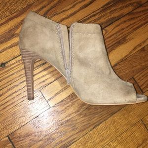 Audrey Brooke tan suede heels